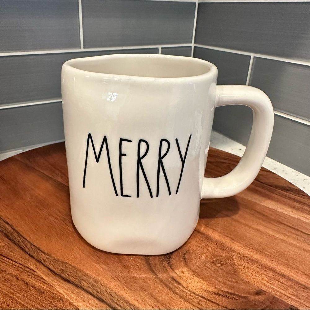RAE DUNN MERRY MUG COFFEE TEA‎ CHRISTMAS HOLIDAYS Like New